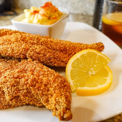 Fried catfish with lemon